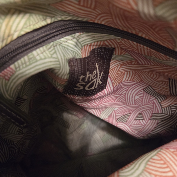 The Sak Metallic Pewter Crossbody Bag In EUC - Picture 8 of 9